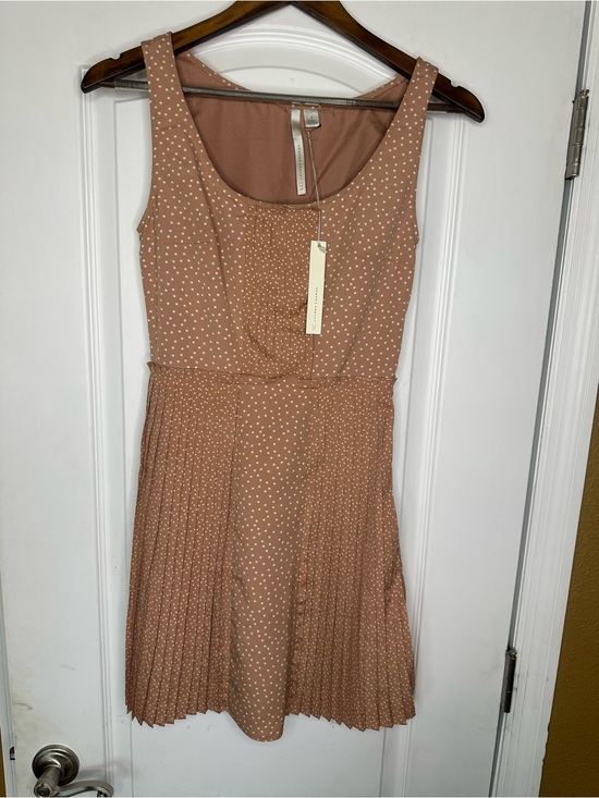 LC Lauren Conrad Dresses & Skirts - NWT LC Lauren Conrad Blush Polka Dot Pleated Mini Dress. Size 2